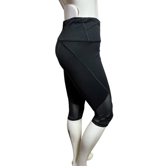 Victoria's Secret Sport Black High-Waist Mesh Panel Capri Leggings Athletic - Picture 8 of 12